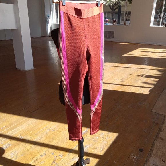 Two-piece rust pink and beige at athletic set - Picture 6 of 10